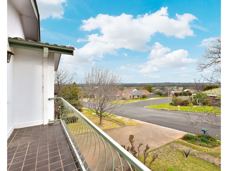 12 Woodburn Way East, Tamworth NSW 2340
