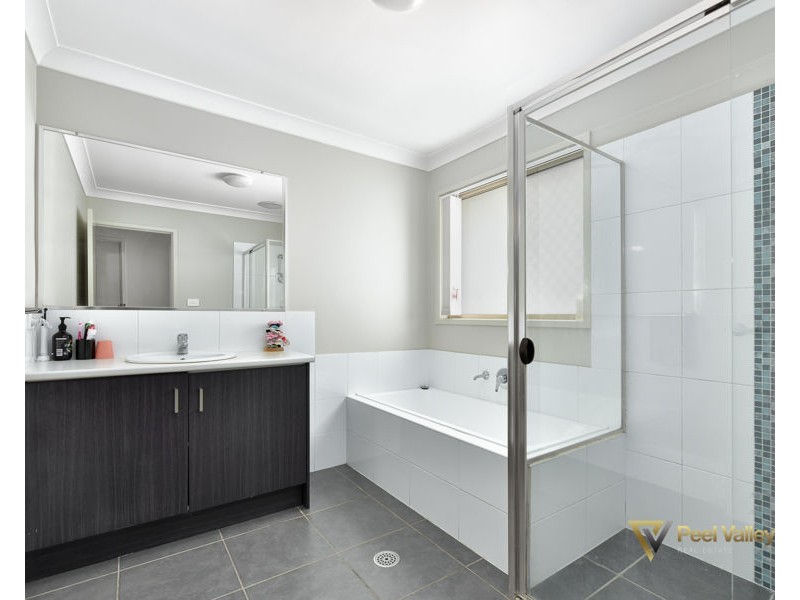 12 Carnegie Place, Tamworth NSW 2340