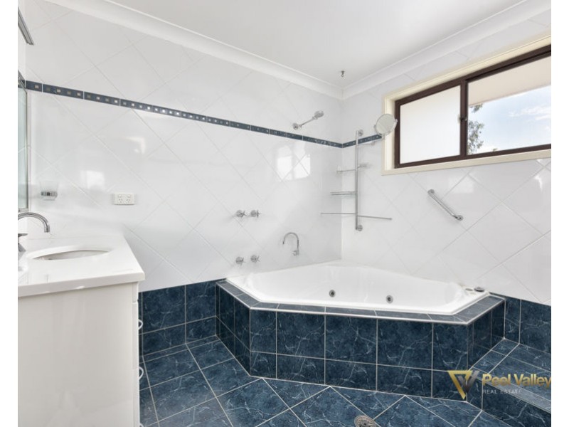 74 Martins Lane, Tamworth NSW 2340