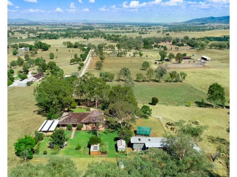 74 Martins Lane, Tamworth NSW 2340