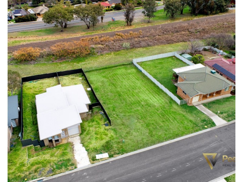 67 Valley Drive East, Tamworth NSW 2340