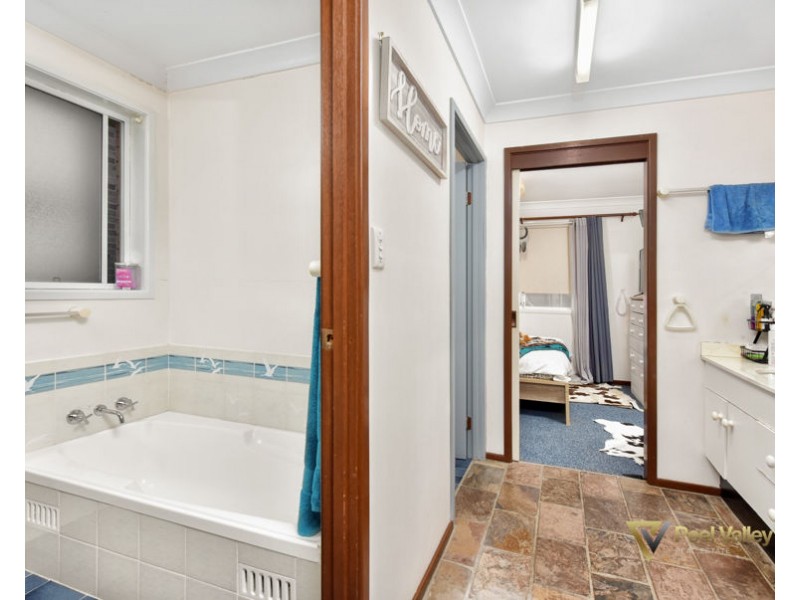 2 Eucalypt Avenue, Tamworth NSW 2340