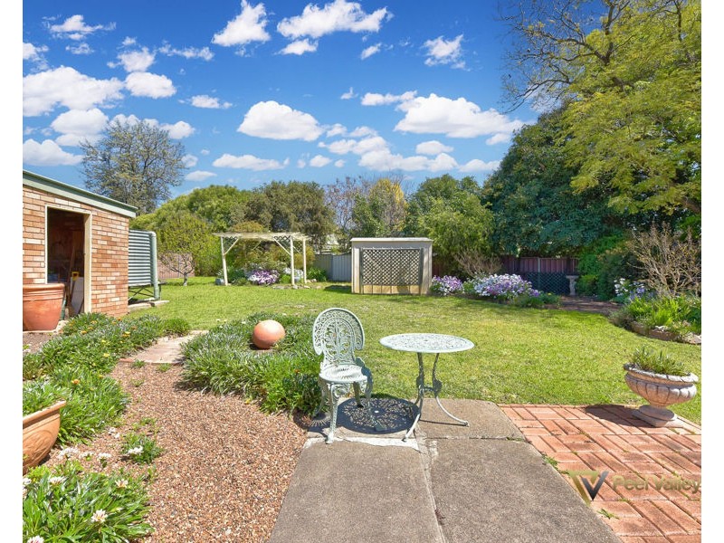 8 Erwin Street, Tamworth NSW 2340