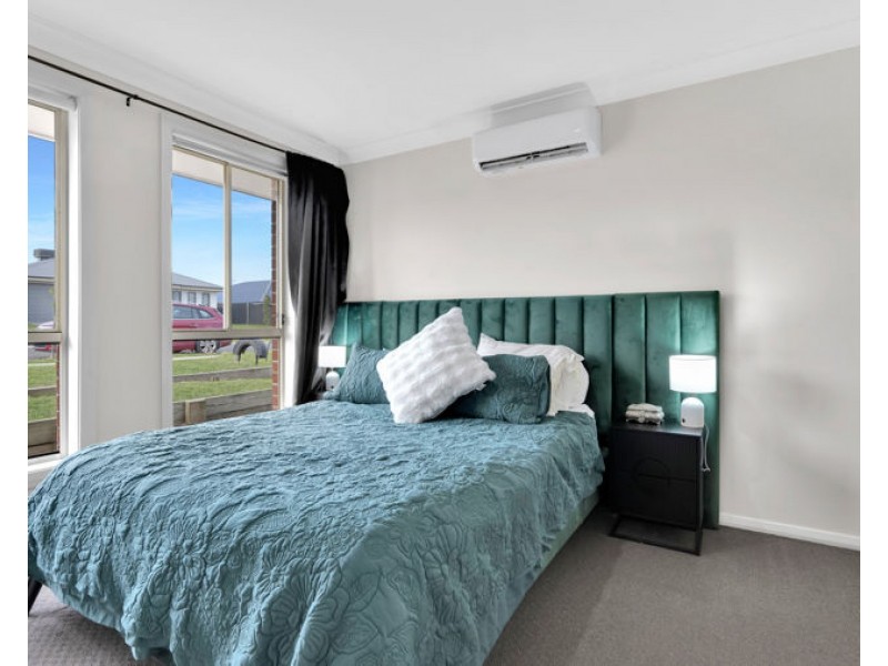 8 Barber Street, Kootingal NSW 2352