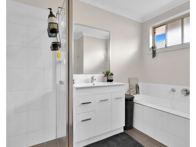 8 Barber Street, Kootingal NSW 2352