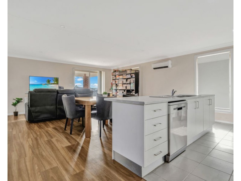 8 Barber Street, Kootingal NSW 2352