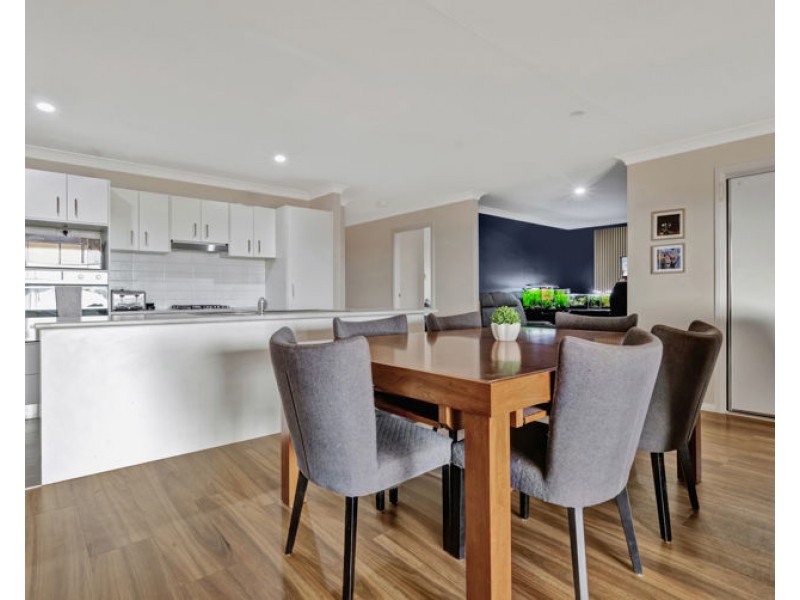 8 Barber Street, Kootingal NSW 2352