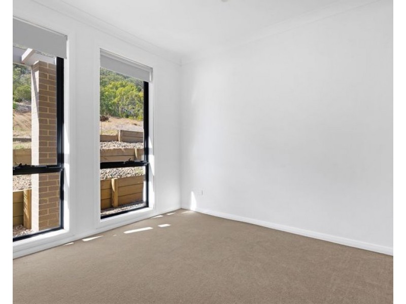 69 Valley Drive, Tamworth NSW 2340