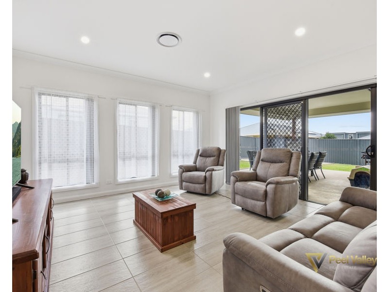 20 Grand Meadows Drive, Tamworth NSW 2340