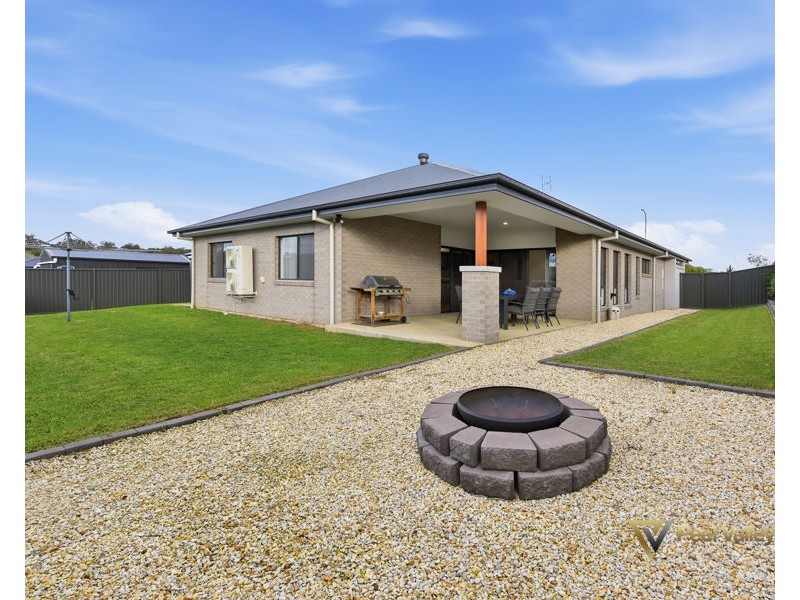 20 Grand Meadows Drive, Tamworth NSW 2340