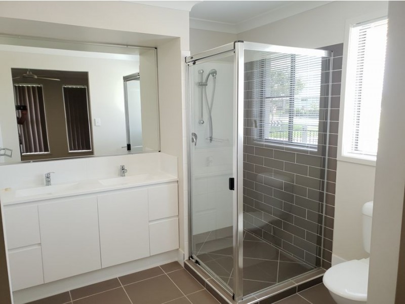 2 Hastings Avenue, Plainland QLD 4341