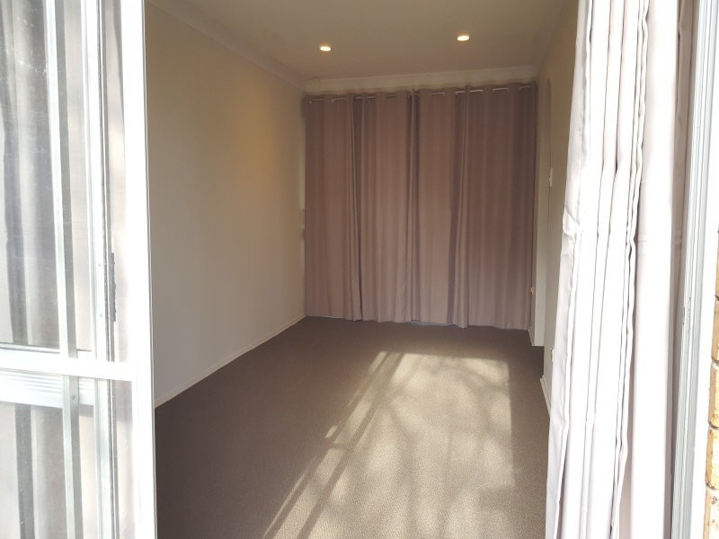 4 Volant Street, Regents Park QLD 4118