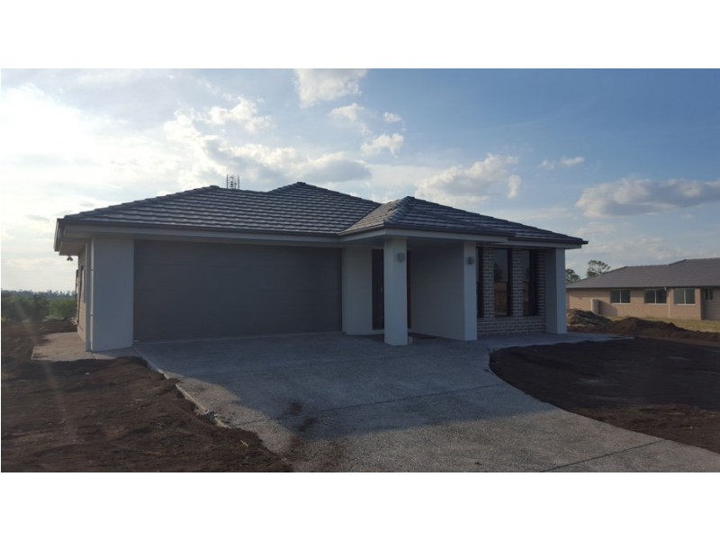 8 Hastings Avenue, Plainland QLD 4341