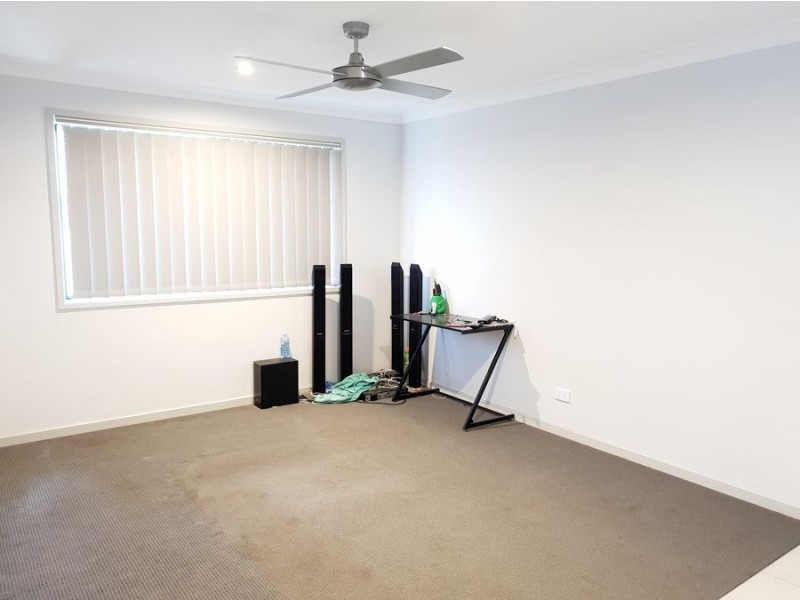 8 Hastings Avenue, Plainland QLD 4341