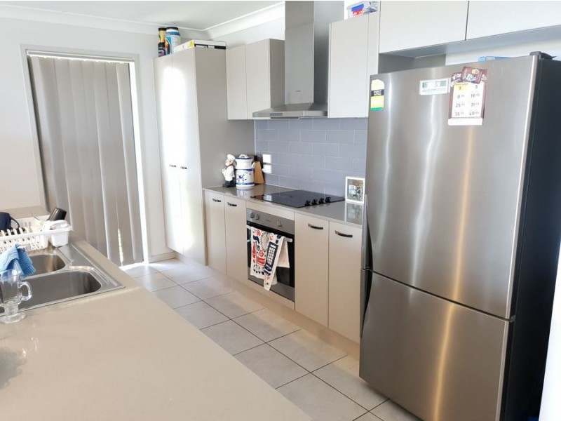 8 Hastings Avenue, Plainland QLD 4341
