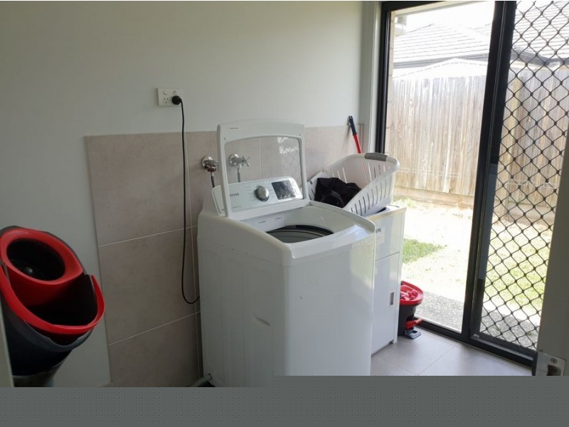 8 Hastings Avenue, Plainland QLD 4341