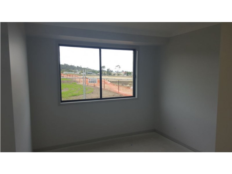 8 Hastings Avenue, Plainland QLD 4341