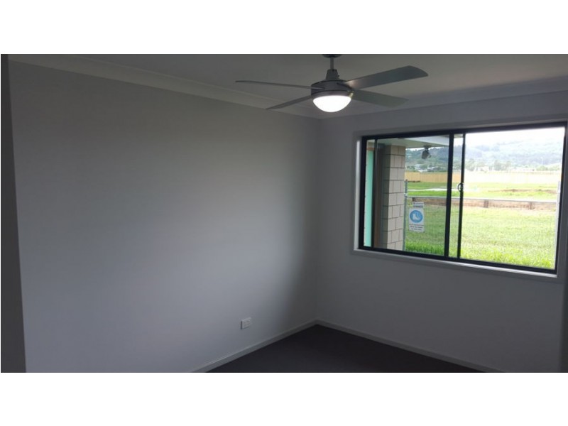 8 Hastings Avenue, Plainland QLD 4341