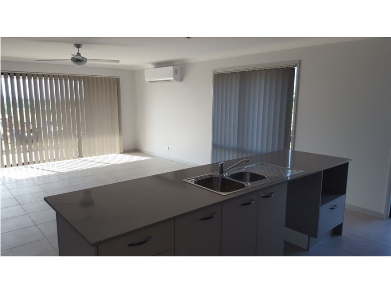 8 Hastings Avenue, Plainland QLD 4341