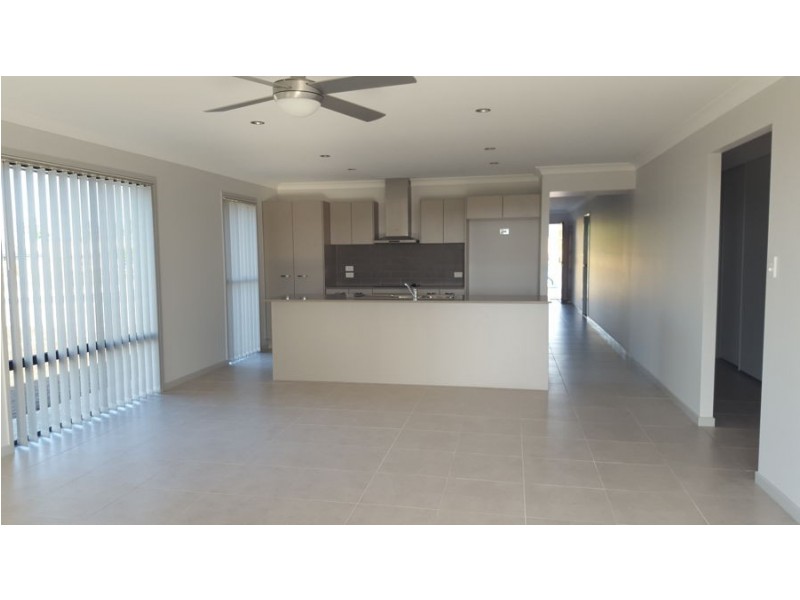 8 Hastings Avenue, Plainland QLD 4341