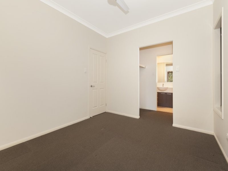 12 Hillsborough Place, Springfield Lakes QLD 4300