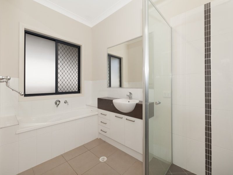12 Hillsborough Place, Springfield Lakes QLD 4300