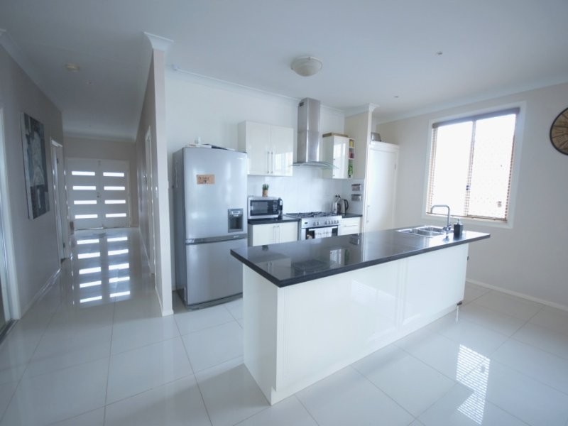 32 Hyde Avenue, Springfield Lakes QLD 4300