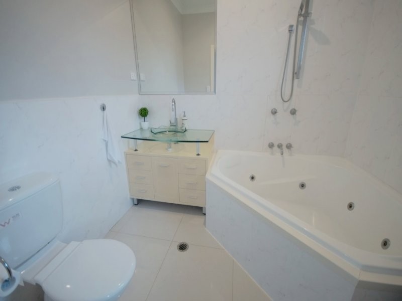 32 Hyde Avenue, Springfield Lakes QLD 4300