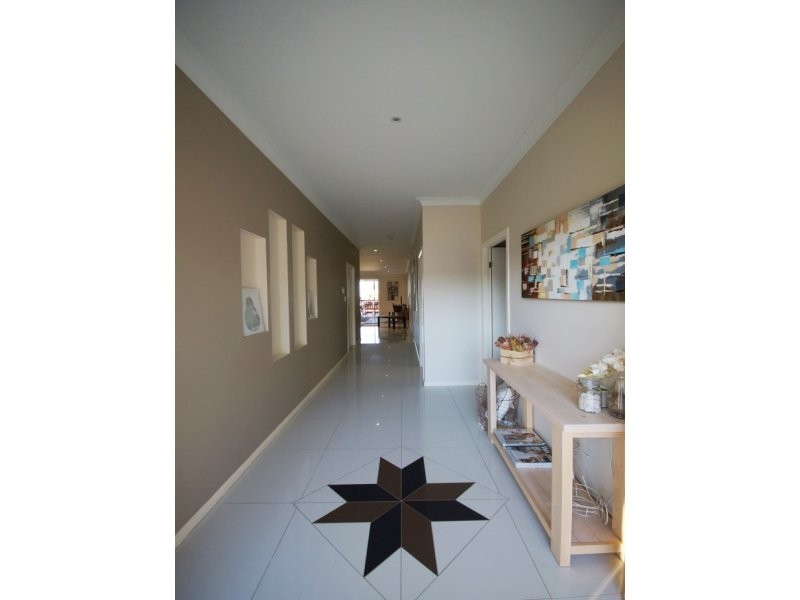 32 Hyde Avenue, Springfield Lakes QLD 4300