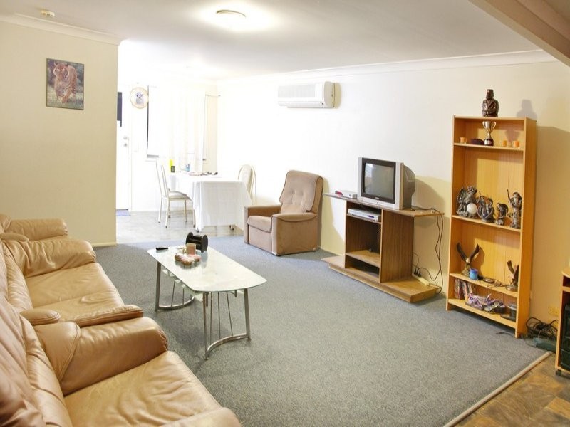 1/10 Glen Noble Avenue, Redbank Plains QLD 4301
