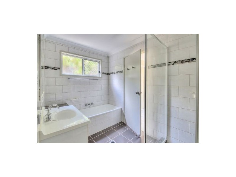 5 Zenith Court, Regents Park QLD 4118
