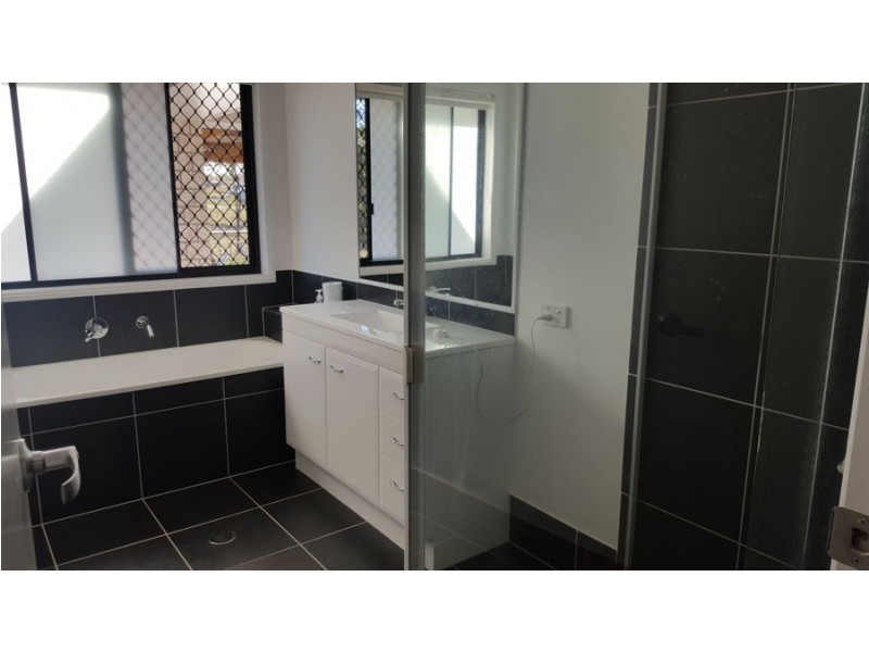 109 Fairway Drive, Kensington Grove QLD 4341