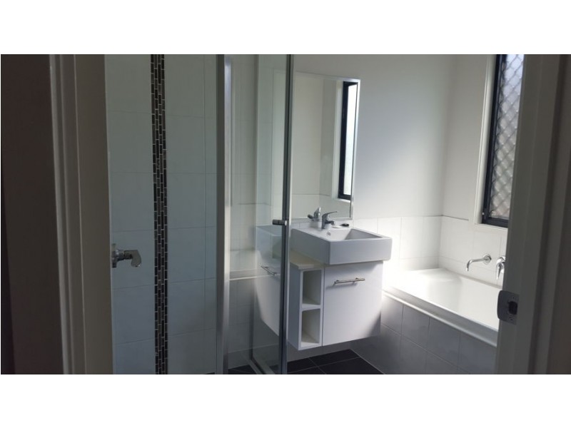 30 Waratah Crescent, Springfield Lakes QLD 4300