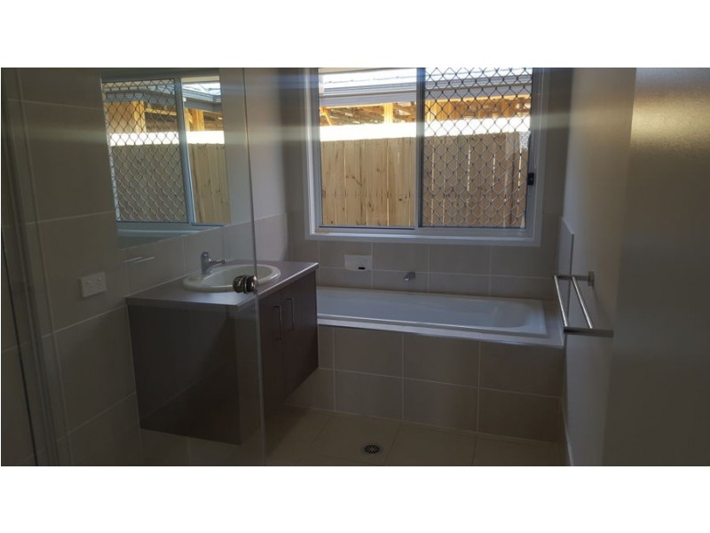 80 Falkland Street West, Heathwood QLD 4110