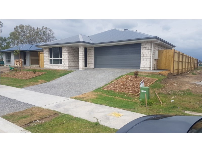 8 Clarence Place, Plainland QLD 4341