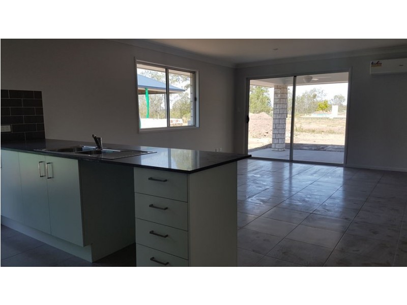 8 Clarence Place, Plainland QLD 4341