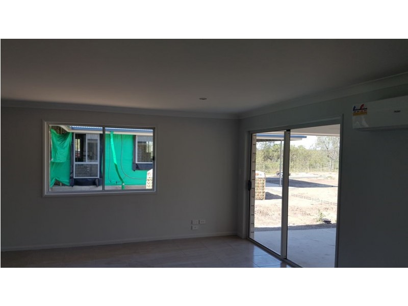 8 Clarence Place, Plainland QLD 4341