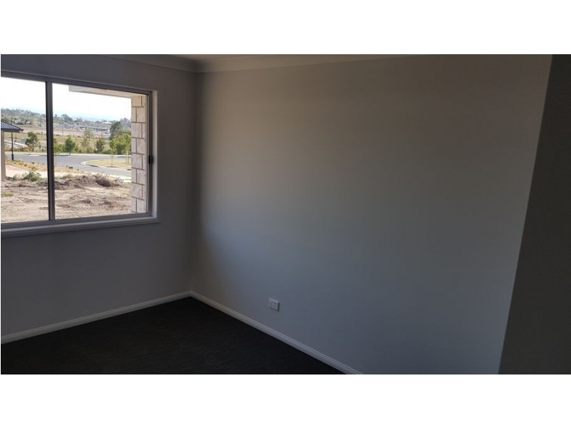 8 Clarence Place, Plainland QLD 4341