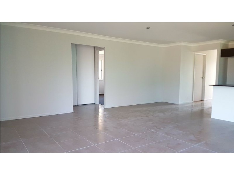 8 Clarence Place, Plainland QLD 4341