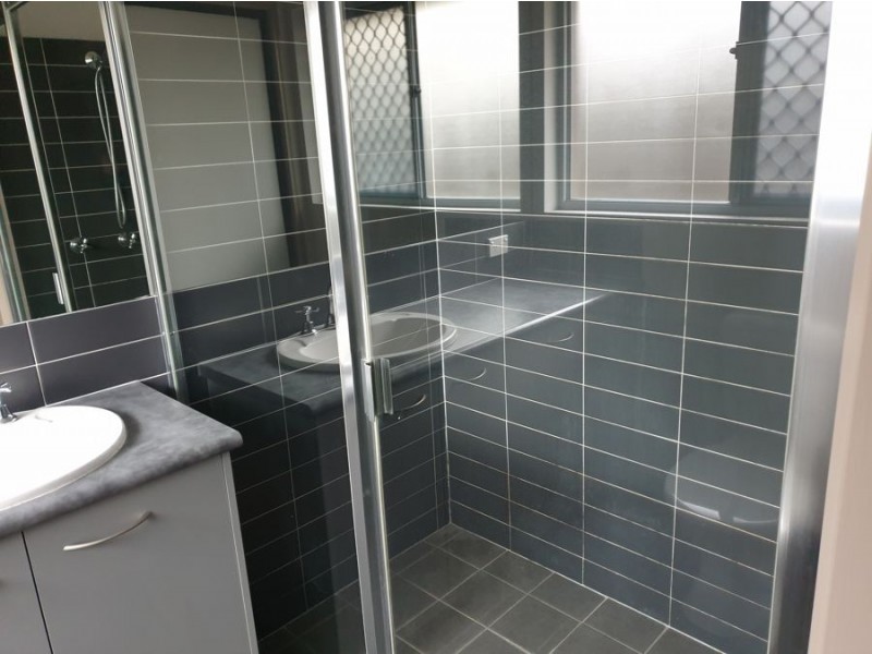 52 Creekside Drive, Springfield Lakes QLD 4300