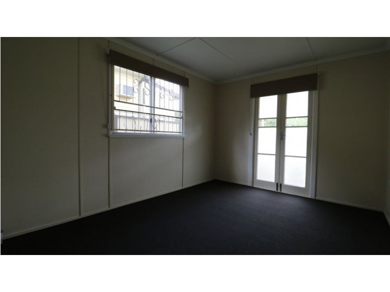31 Ipswich Street, Riverview QLD 4303