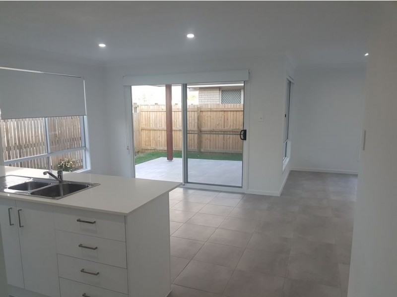 15 Daydream Crescent, Springfield Lakes QLD 4300