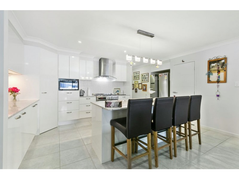 33 Perrys Crescent, Rosewood QLD 4340