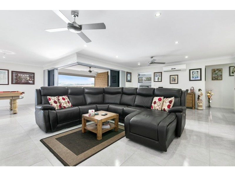 33 Perrys Crescent, Rosewood QLD 4340