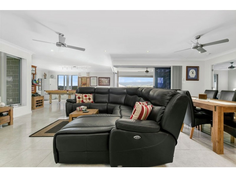 33 Perrys Crescent, Rosewood QLD 4340