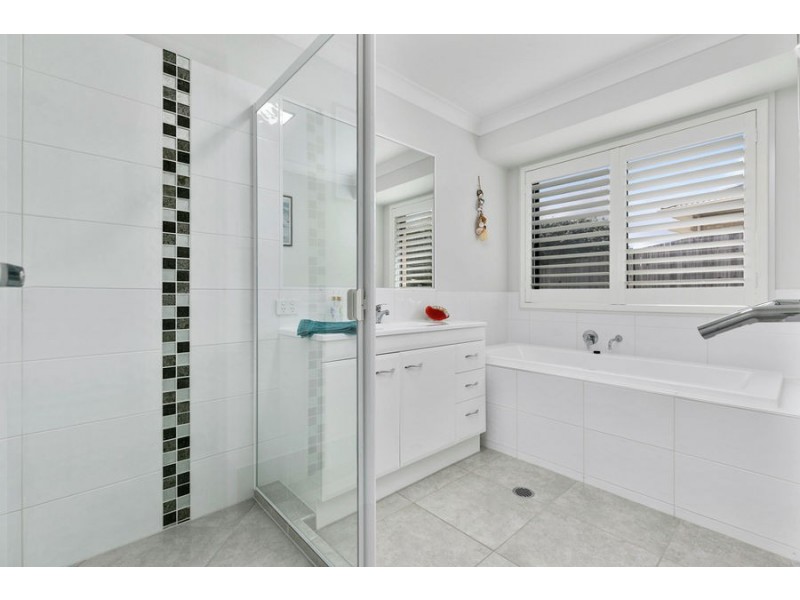 33 Perrys Crescent, Rosewood QLD 4340