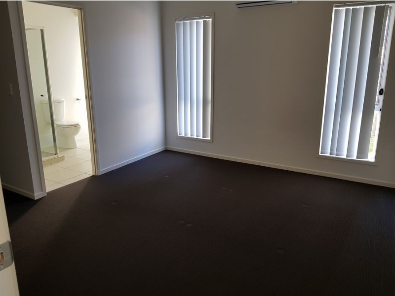 26 Opossum Circuit, Springfield Lakes QLD 4300