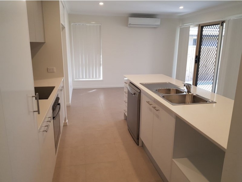 24 DERWENT CLOSE, Holmview QLD 4207