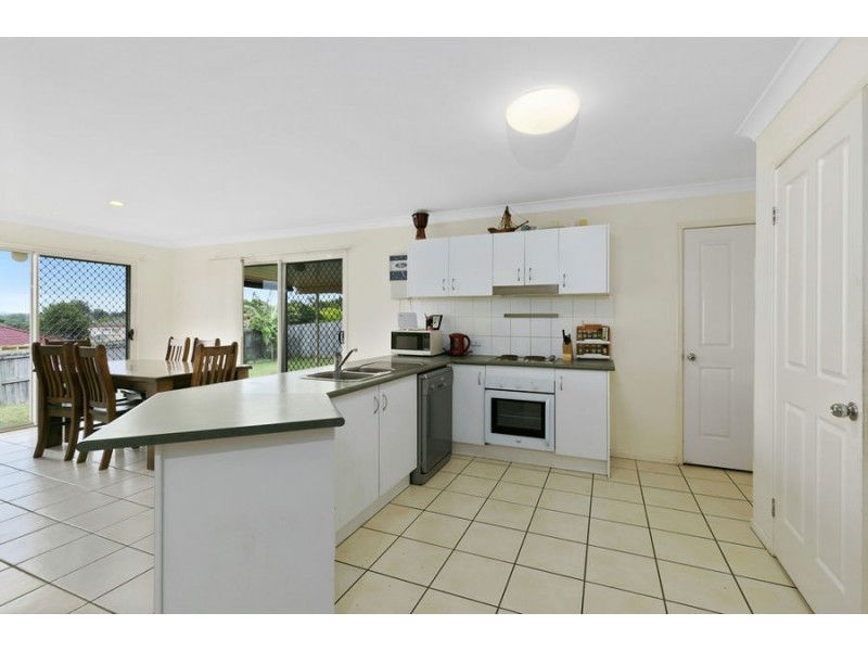 6 Pamela Street, Camira QLD 4300