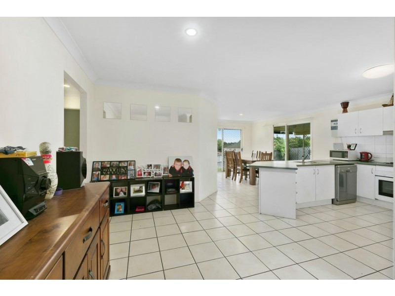 6 Pamela Street, Camira QLD 4300